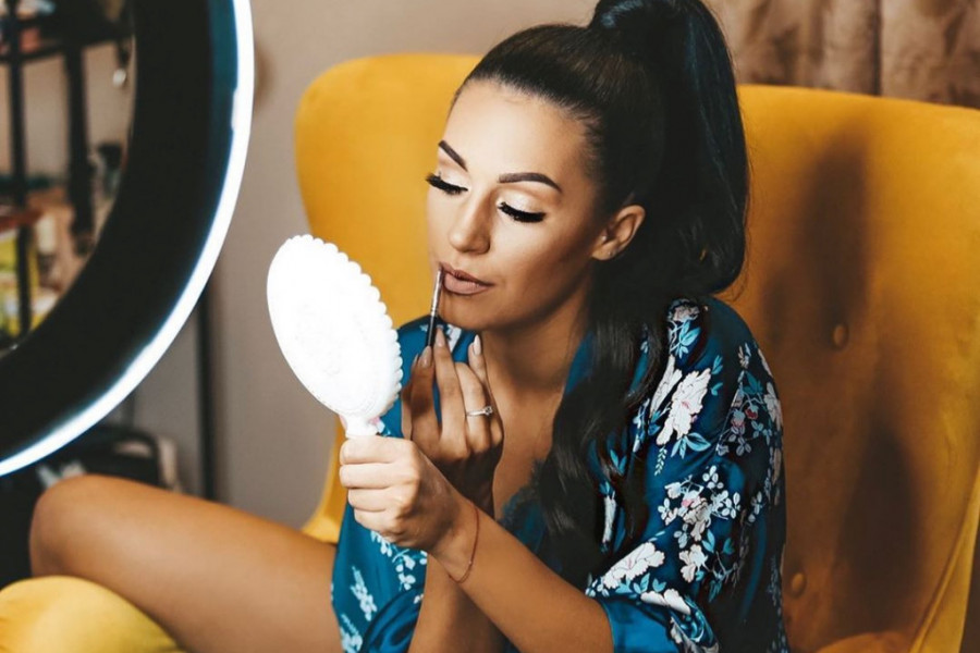 "Make up" inspiracija za novogodišnje veče: Evo šta preporučuje naša poznata šminkerka i jutjuberka (video)