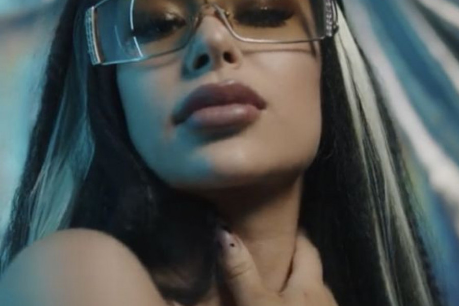 REVOLUCIJA u video spotovima kod nas: Elena Kitić snimila spot, a sami možete da izaberete kakav će kraj biti REVOLUCIJA u video spotovima kod nas: Elena Kitić snimila spot, a sami možete da izaberete kakav će kraj biti