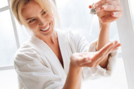 Serum za lice: Da li ste upoznati sa najpolularnijim beauty proizvodom poslednjih godina?