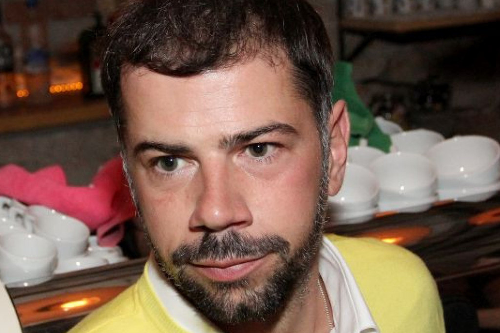 Pije i POSTAJE NASILAN, ljubavnice mi dolaze na vrata, dosta mi ga je: Šokantno obraćanje supruge Mateje Kežmana (FOTO) Pije i POSTAJE NASILAN, ljubavnice mi dolaze na vrata, dosta mi ga je: Šokantno obraćanje supruge Mateje Kežmana (FOTO)
