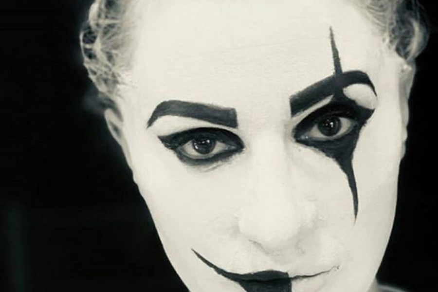 TRANSFORMACIJA O KOJOJ PRIČA CEO REGION: Da li znate koja pevačica se krije iza OVE MASKE (foto) TRANSFORMACIJA O KOJOJ PRIČA CEO REGION: Da li znate koja pevačica se krije iza OVE MASKE (foto)