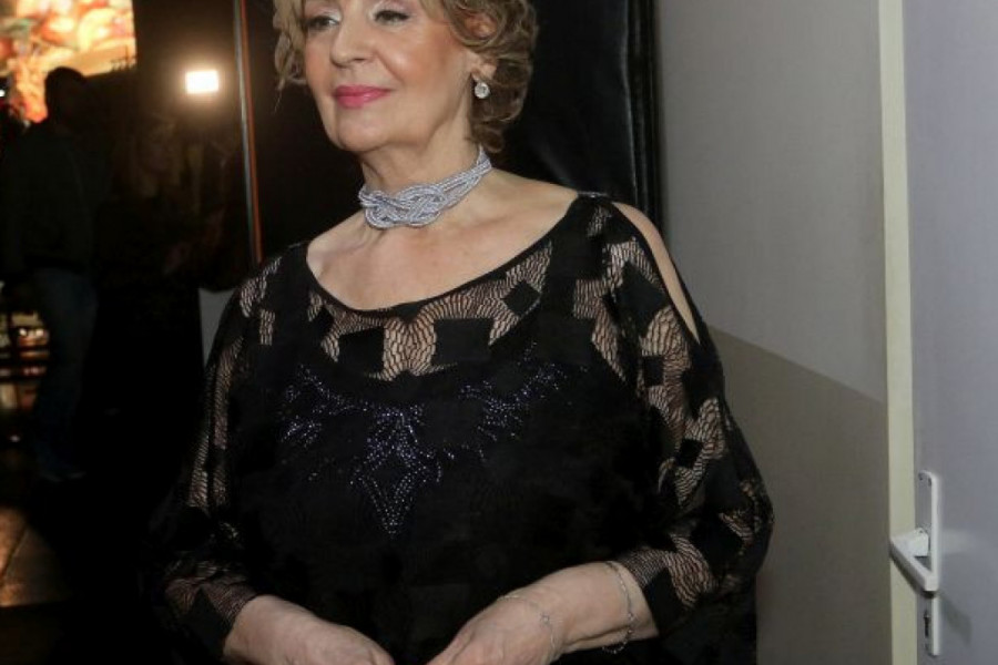 Lepa Lukić progovorila o smrti supruga od kog nije stigla da se OPROSTI Lepa Lukić progovorila o smrti supruga od kog nije stigla da se OPROSTI