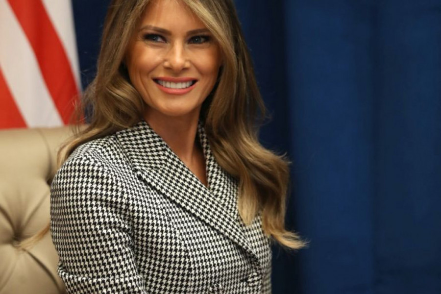Ovoga puta u senci svoje mame: Ko ima bolji stajling Melanija Tramp ili Amalija Knavs? Ovoga puta u senci svoje mame: Ko ima bolji stajling Melanija Tramp ili Amalija Knavs?