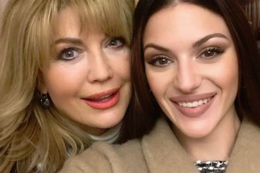 Nakon razvoda od dve decenije starijeg biznismena, ćerka Suzane Mančić se SKINULA na jahti i GORI! (foto) Nakon razvoda od dve decenije starijeg biznismena, ćerka Suzane Mančić se SKINULA na jahti i GORI! (foto)