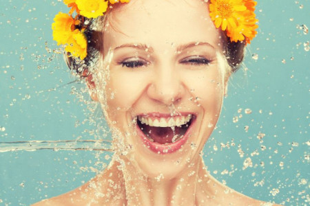 Ovo je najbolji način da očistite lice i izbegnete pojavu bubuljica tokom leta