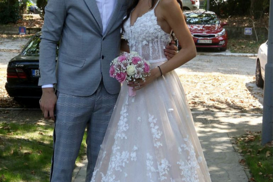 Ana i Predrag Rajković obeležili važan datum, a evo šta su ovim povodom PORUČILI JEDNO DRUGOM! (foto) Ana i Predrag Rajković obeležili važan datum, a evo šta su ovim povodom PORUČILI JEDNO DRUGOM! (foto)