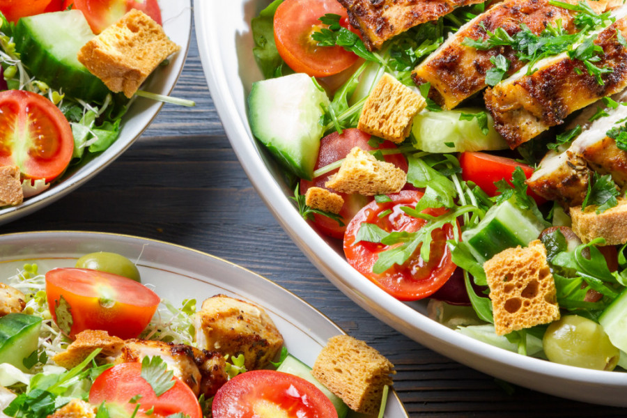 Najukusnije letnje salate koje vam nikad neće dosaditi, a još će vam i STANJITI STRUK! (recept)