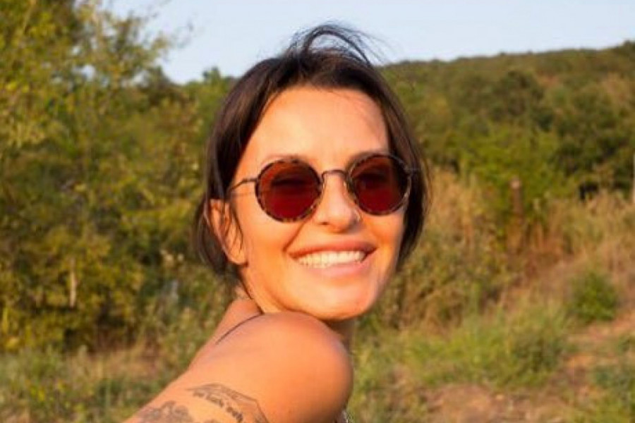 KOMŠIJE OTKRILE KAKO ŽIVI ĆERKA Verice Rakočević: Zbog ovoga se svi dive Eleni Karić KOMŠIJE OTKRILE KAKO ŽIVI ĆERKA Verice Rakočević: Zbog ovoga se svi dive Eleni Karić