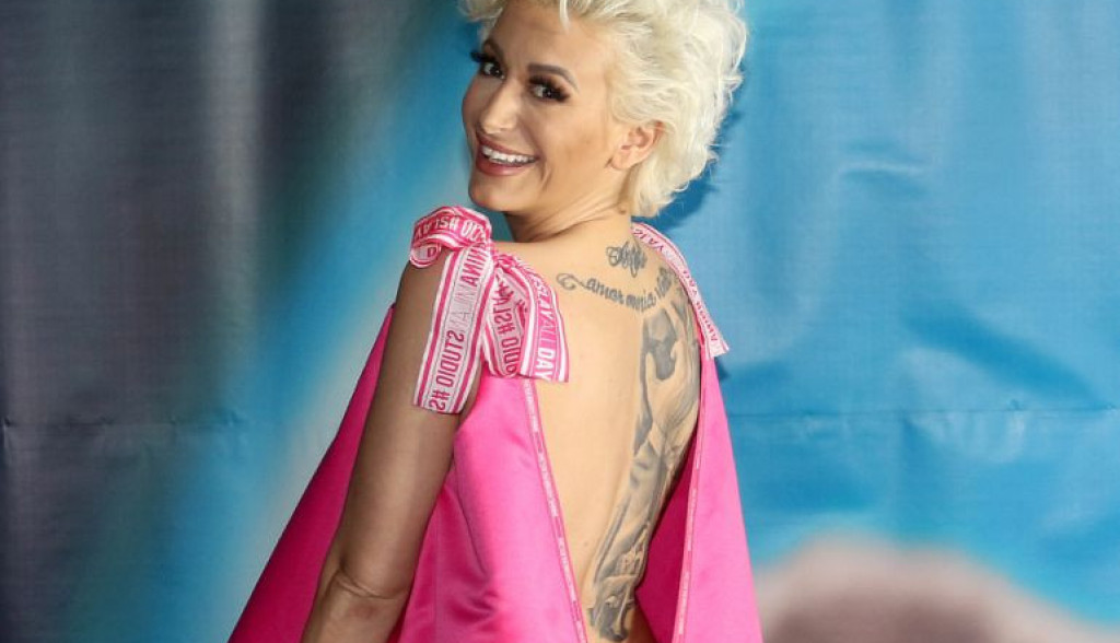Dušica Jakovljević proslavila jubilarni 40.rođendan: Šmeker sam i car, mamina dama i tatin delija! Dušica Jakovljević proslavila jubilarni 40.rođendan: Šmeker sam i car, mamina dama i tatin delija!