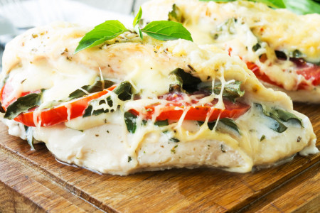 Piletina kapreze: Divna ideja za lagani letnji ručak! (recept)