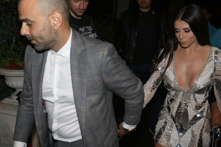 DUBOKIM DEKOLTEOM ZASENILA SVE: Ana Sević sa dečkom prošetala centrom Beograda (foto) DUBOKIM DEKOLTEOM ZASENILA SVE: Ana Sević sa dečkom prošetala centrom Beograda (foto)