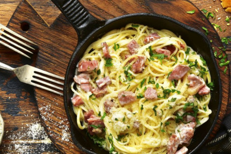 Kremasta fantazija: Originalna italijanska pasta karbonara gotova za 15 minuta! (recept)