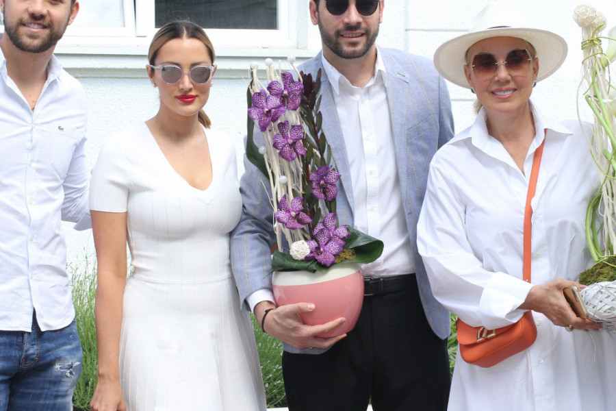 Živojinovići u društvu Aleksandra Karađorđevića savršeno stilizovani, ali Aleksandra je SVE ODUŠEVILA svojim izgledom! (foto)