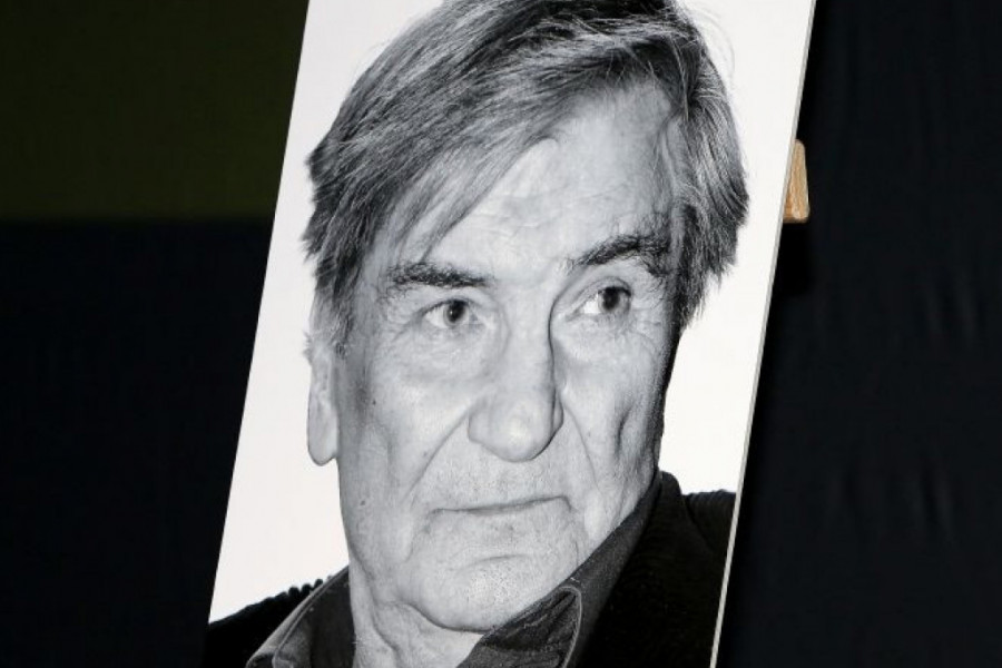 Sahranjen Mihailo Miša Janketić, evo kako su se kolege glumci oprostili od legende srpskog glumišta! (foto) Sahranjen Mihailo Miša Janketić, evo kako su se kolege glumci oprostili od legende srpskog glumišta! (foto)