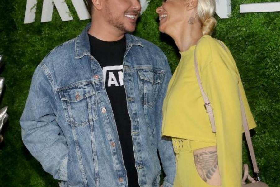 Nataša Bekvalac i Milan Stanković PREVIŠE PRISNI, ODALO IH držanje za ruku i zavodljivi pogledi? (foto) Nataša Bekvalac i Milan Stanković PREVIŠE PRISNI, ODALO IH držanje za ruku i zavodljivi pogledi? (foto)