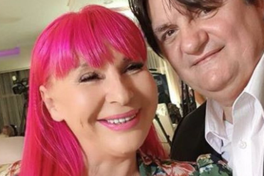 Zorica Brunclik pokazala šta je dobila od naslednika za 34. GODIŠNJICU BRAKA, a ono što im je poručila RAZNEŽILO JE SVE! (video) Zorica Brunclik pokazala šta je dobila od naslednika za 34. GODIŠNJICU BRAKA, a ono što im je poručila RAZNEŽILO JE SVE! (video)