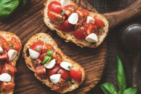 Lagan i ukusan obrok, savršen za veče sa prijateljima: 3 ideje za bruskete na italijanski način