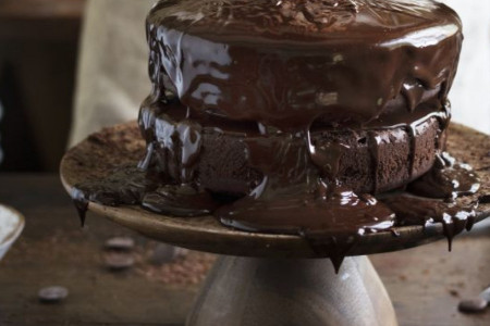Kraljica Elizabeta i princ Vilijam LUDE ZA OVOM TORTOM: Čokoladna fantazija koja se ne peče! (recept)