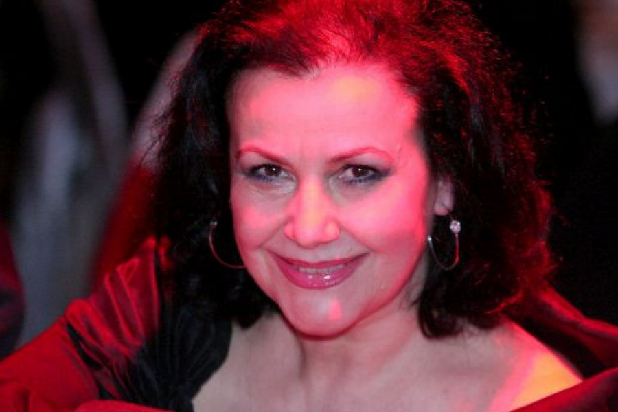 Snežana Savić iskreno o prošlosti i OSOBI ZBOG KOJE SE NIJE PONOVO UDAVALA Snežana Savić iskreno o prošlosti i OSOBI ZBOG KOJE SE NIJE PONOVO UDAVALA
