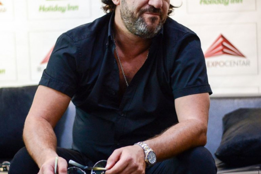 Aca Lukas odlučio da NAGRADI svoje sinove veoma SKUPIM POKLONIMA!