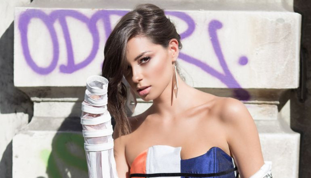 Sara Jo je prava lepotica, a evo i na koga liči (foto) Sara Jo je prava lepotica, a evo i na koga liči (foto)