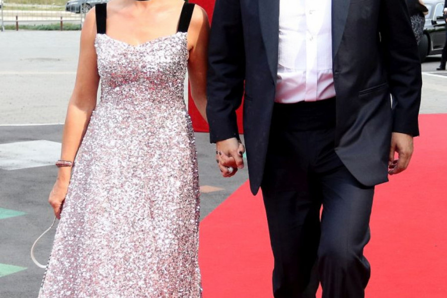 PRVI PUT POKAZALA ČITAVU PORODICU: Branka Nevistić pleni u zagrljaju svojih najmilijih (foto) PRVI PUT POKAZALA ČITAVU PORODICU: Branka Nevistić pleni u zagrljaju svojih najmilijih (foto)
