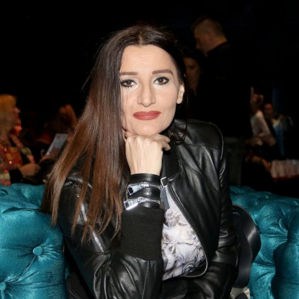 Domaća javnost zaprepašćena: Lice Mire Škorić srušilo "Instagram", izgleda kao druga žena! Domaća javnost zaprepašćena: Lice Mire Škorić srušilo "Instagram", izgleda kao druga žena!