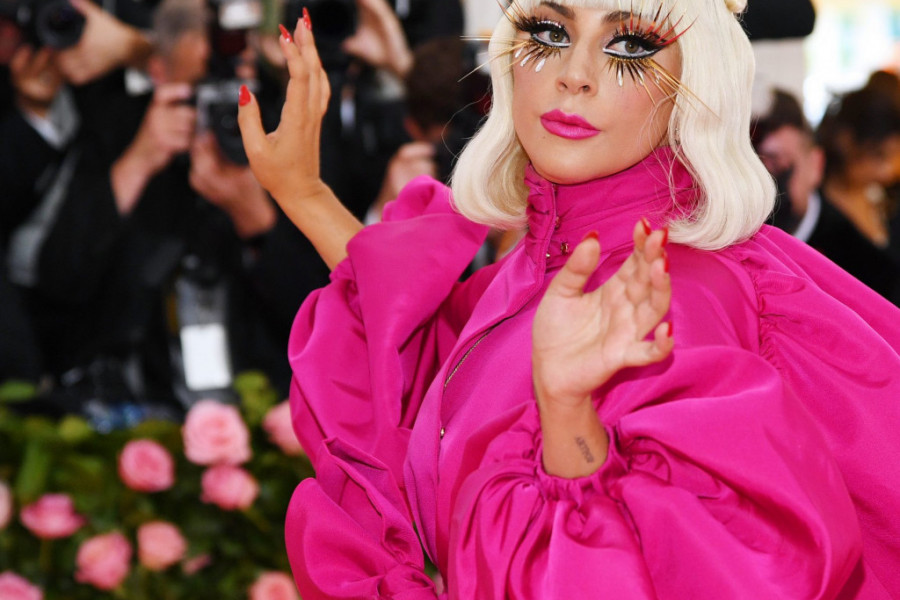 Lejdi Gaga trijumfovala na dodeli MTV nagrada, ali svi govore o njenim haljinama