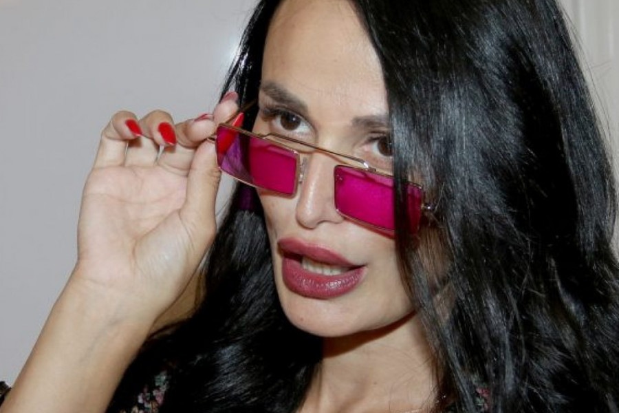 Od bucke do seksi cice! Pevačica Indi smršala do neprepoznatljivosti! (FOTO) Od bucke do seksi cice! Pevačica Indi smršala do neprepoznatljivosti! (FOTO)
