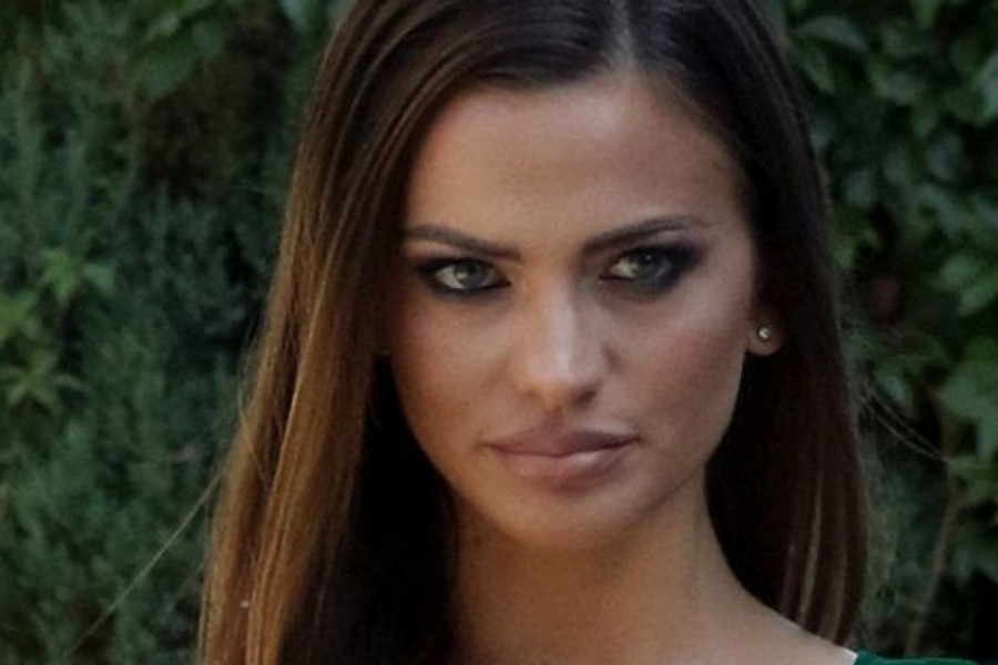 Milica Pavlović u smaragdnozelenoj kombinaciji: Trend iz devedesetih vraća se na velika vrata (foto)