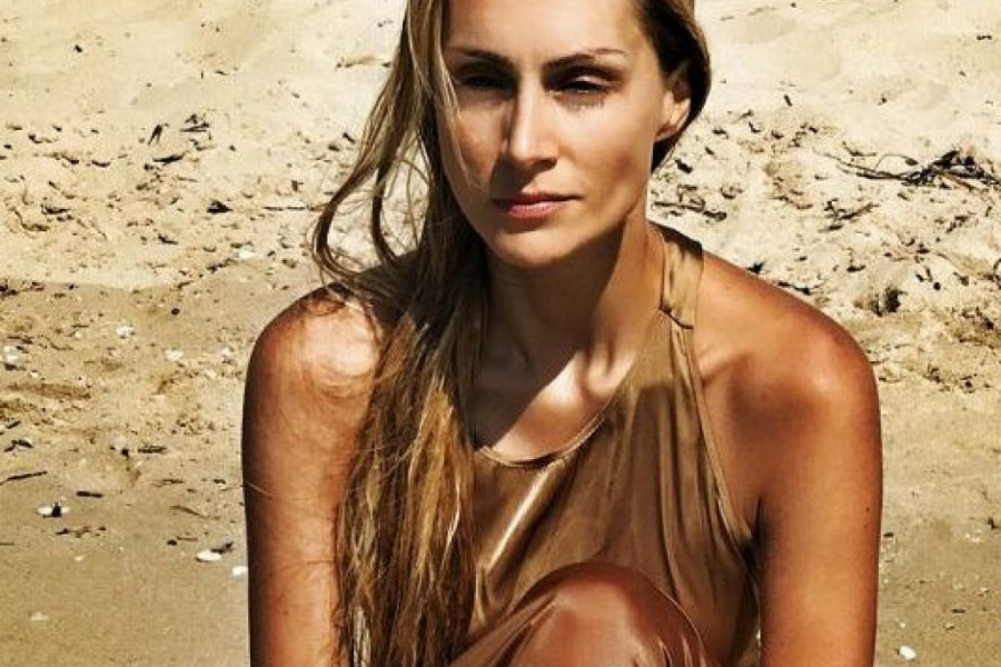 Jelena Gavrilović pokazala telo u bikiniju, pred njom su se i stene istopile!
