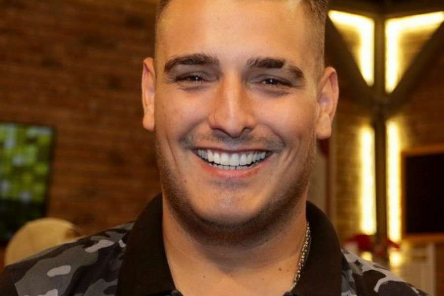 Da li je ovo korak ka anoreksiji? Darko Lazić izgledom zabrinuo fanove Da li je ovo korak ka anoreksiji? Darko Lazić izgledom zabrinuo fanove