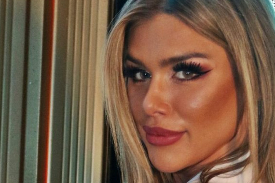 Skočila temperatura! Najvrelija Uraganka Ivana Nikolić pokazala seksi pirsing! (foto) Skočila temperatura! Najvrelija Uraganka Ivana Nikolić pokazala seksi pirsing! (foto)