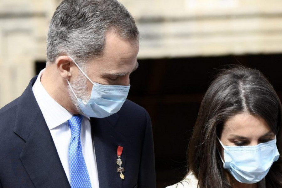 Kraljica Leticija i kralj Felipe: U čast žrtava epidemije! (video)