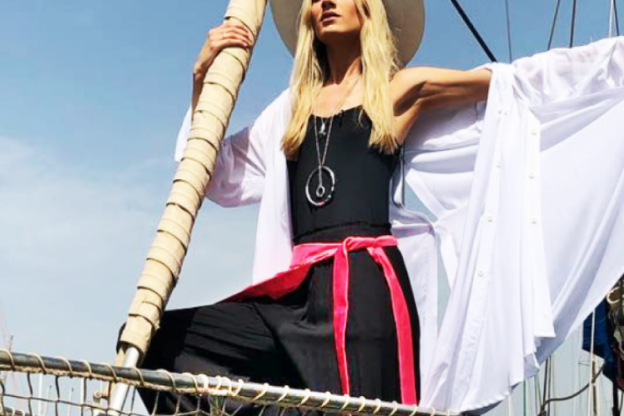Nevena Božović i zgodni pilot: Ljubav na Jadranu raširila svoja jedra! Nevena Božović i zgodni pilot: Ljubav na Jadranu raširila svoja jedra!