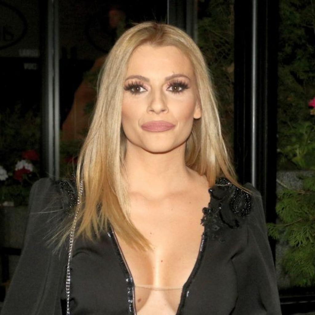 Jelena Kostov bolesna već 20 dana: Ponovo pozitivna na koronu! Jelena Kostov bolesna već 20 dana: Ponovo pozitivna na koronu!