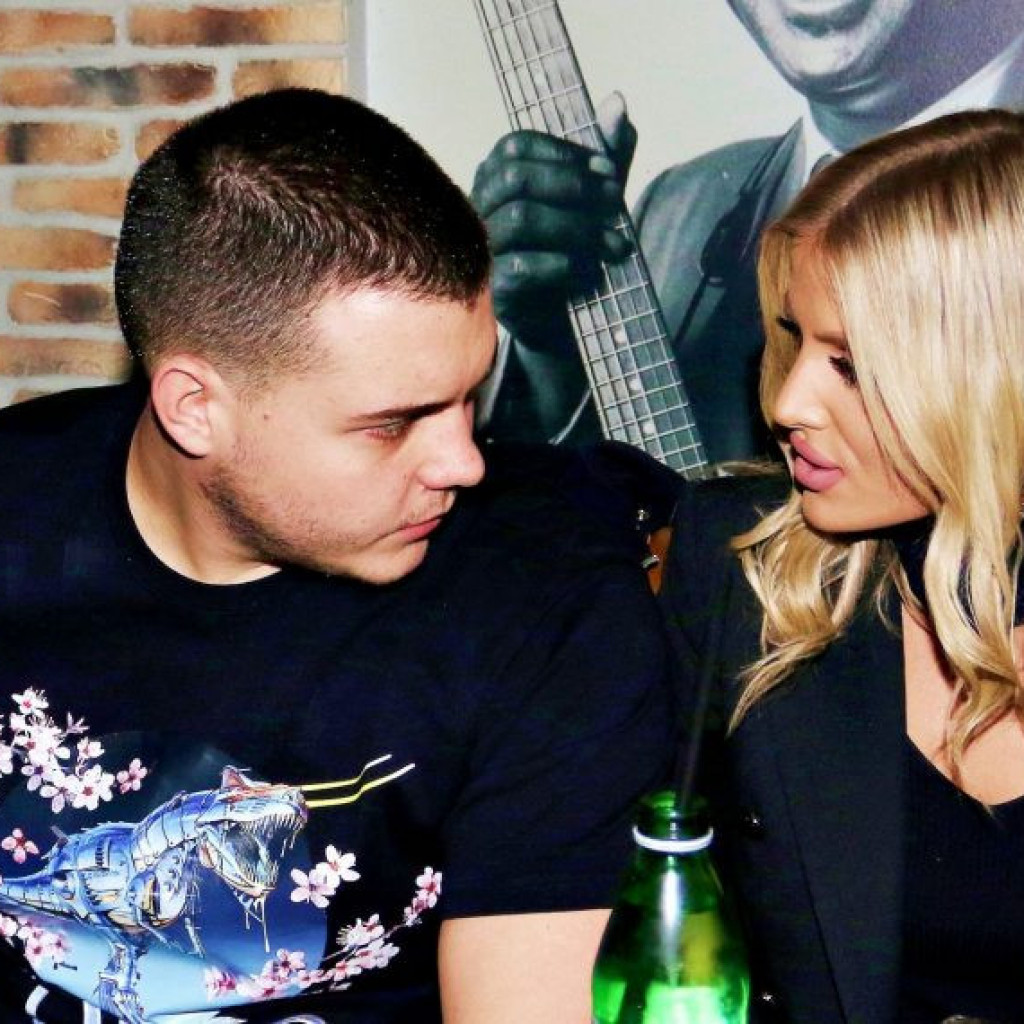 Devojka Viktora Živojinovića je prava bomba, Sandri je teško odoleti! (foto) Devojka Viktora Živojinovića je prava bomba, Sandri je teško odoleti! (foto)