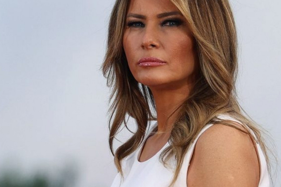Jedan detalj haljinu pretvorio u modnu magiju: Izdanje Melanije Tramp o kom se govori (foto) Jedan detalj haljinu pretvorio u modnu magiju: Izdanje Melanije Tramp o kom se govori (foto)