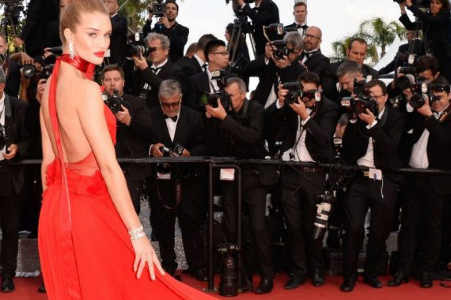 Seksi do bola! Haljina Rouzi Hantington-Vajtli zaludela "Instagram"! Seksi do bola! Haljina Rouzi Hantington-Vajtli zaludela "Instagram"!