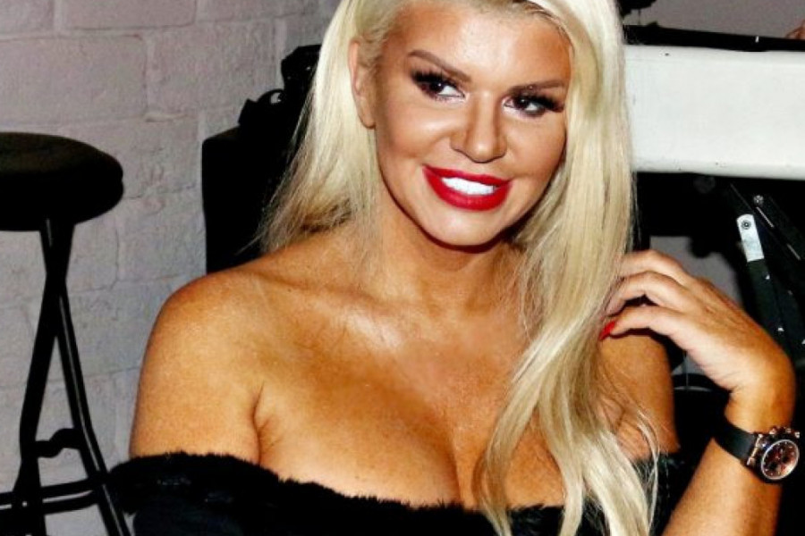 Dara Bubamara se prepolovila: Crni kupaći otkrio isklesano telo! (foto) Dara Bubamara se prepolovila: Crni kupaći otkrio isklesano telo! (foto)