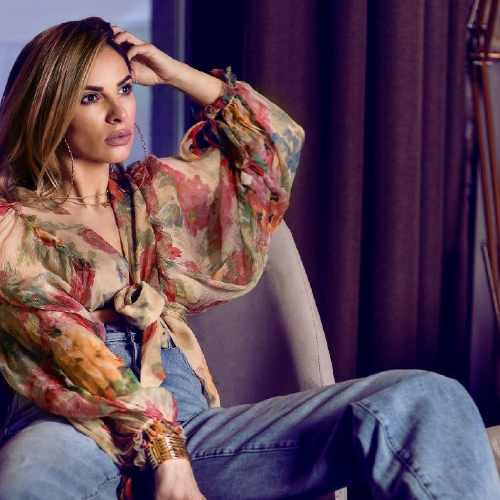 Izgleda kao da se nije porodila: Marina Tadić pokazala trbušnjake (foto) Izgleda kao da se nije porodila: Marina Tadić pokazala trbušnjake (foto)