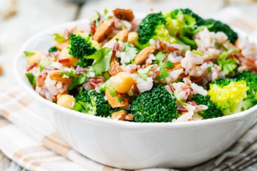 Hranljive salate kao zamena za ručak: Ovo su dve fantastične! (recept)