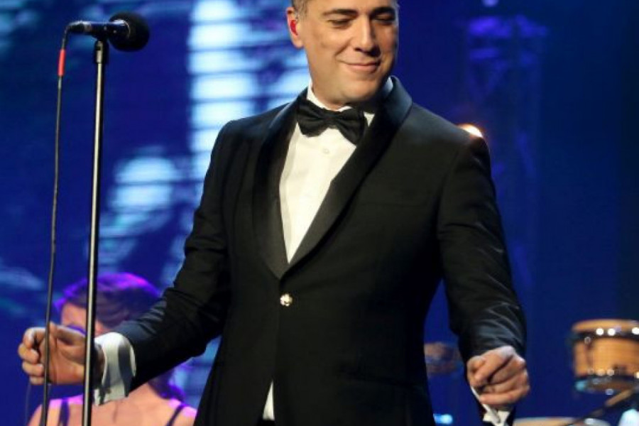 Sjajna atmosfera ispred Skupštine grada: Željko Joksimović održao koncert za pamćenje! (video)