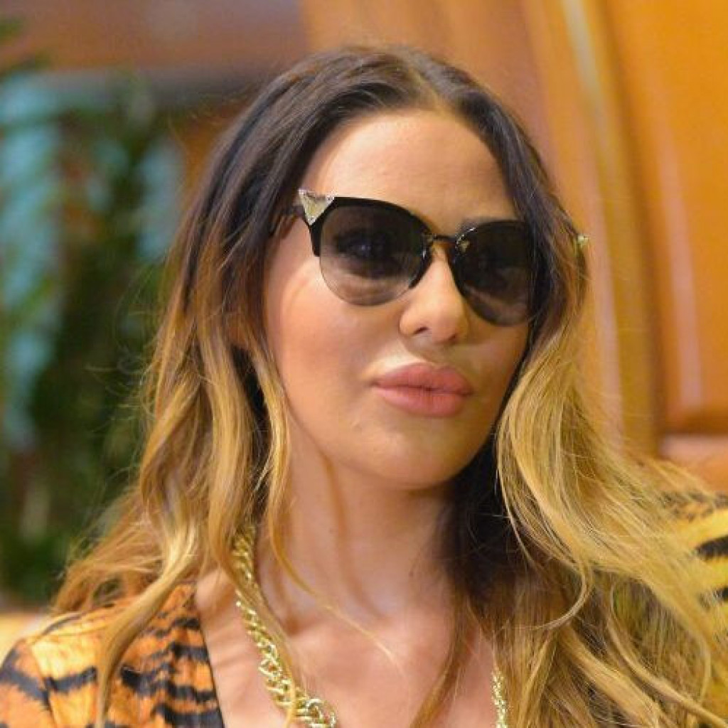 Ana Nikolić neutešna! Jedne godine na Uskrs umro joj je otac, a sledeće... Ana Nikolić neutešna! Jedne godine na Uskrs umro joj je otac, a sledeće...