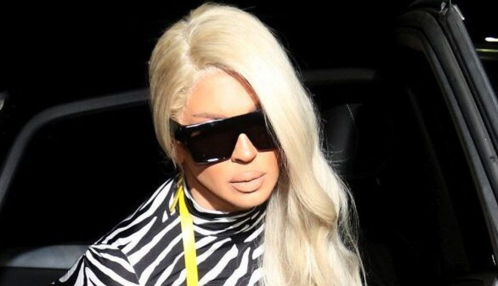 Najskuplji Uskrs do sada! Jelena Karleuša pokazala glamuroznu trpezu i nikad lepšu haljinu! (foto/video) Najskuplji Uskrs do sada! Jelena Karleuša pokazala glamuroznu trpezu i nikad lepšu haljinu! (foto/video)