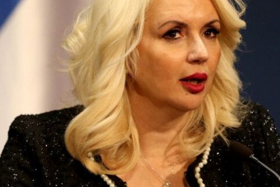 Neprikosnovena dama sa stilom: Doktorka Darija Kisić obožava ovaj modni detalj! (foto) Neprikosnovena dama sa stilom: Doktorka Darija Kisić obožava ovaj modni detalj! (foto)
