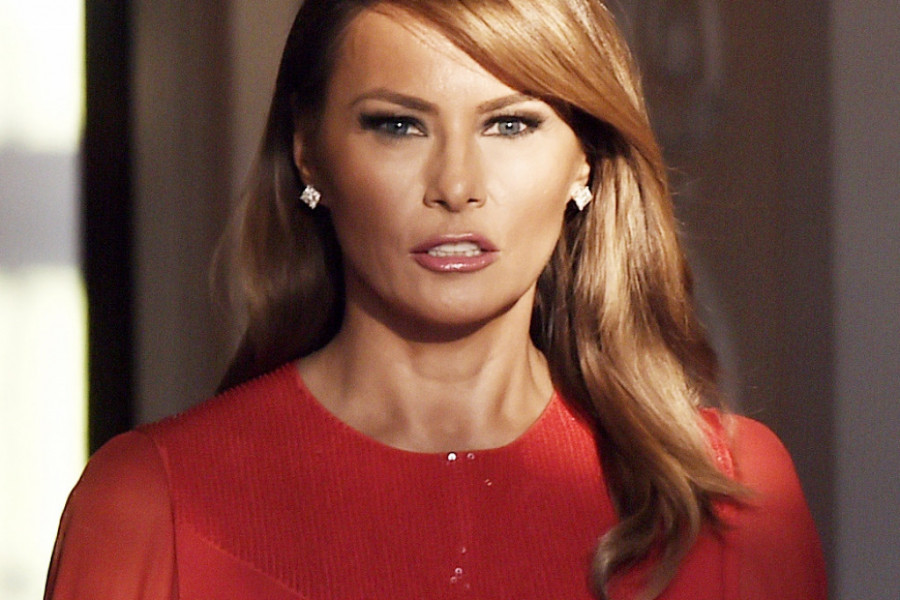 Nepogrešivi stil prve dame: Uskršnji stajling Melanije Tramp o kom priča ceo svet! (foto) Nepogrešivi stil prve dame: Uskršnji stajling Melanije Tramp o kom priča ceo svet! (foto)
