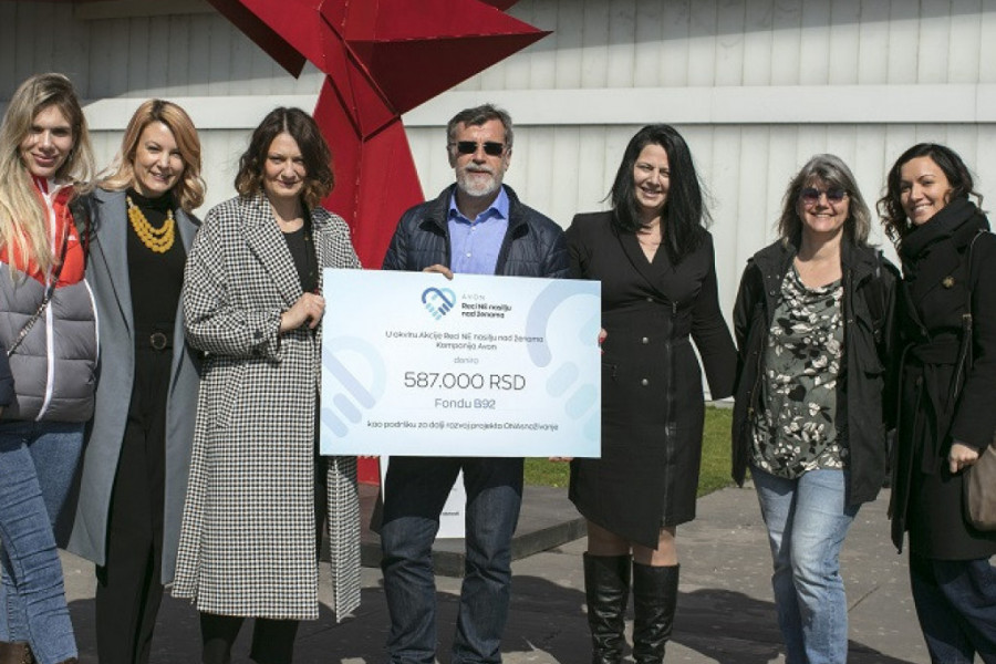 Avon donacija za dalji razvoj projekta Fonda B92 ONAsnaživanje: Nova oprema za veću ekonomsku samostalnost žena sa iskustvom nasilja