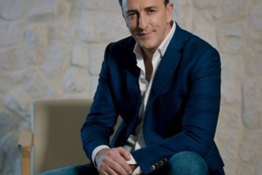 Sergej Ćetković na tretmanu lica u kozmetičkom salonu (video)