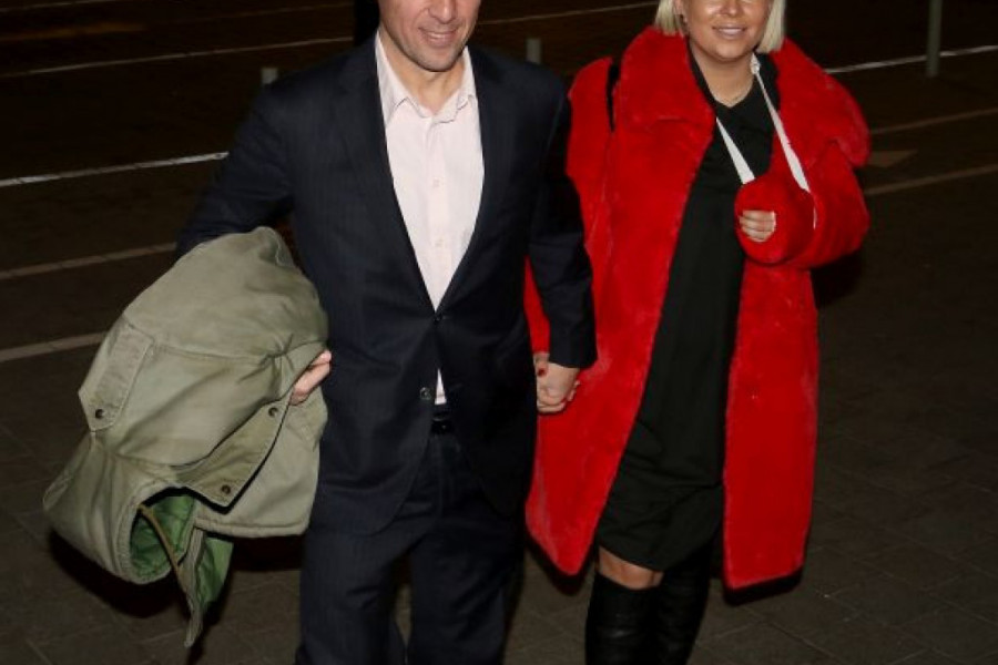 U zagrljaju verenika: Dea Đurđević za Novu godinu poslala emotivnu poruku koju svi treba da čuju (foto) U zagrljaju verenika: Dea Đurđević za Novu godinu poslala emotivnu poruku koju svi treba da čuju (foto)